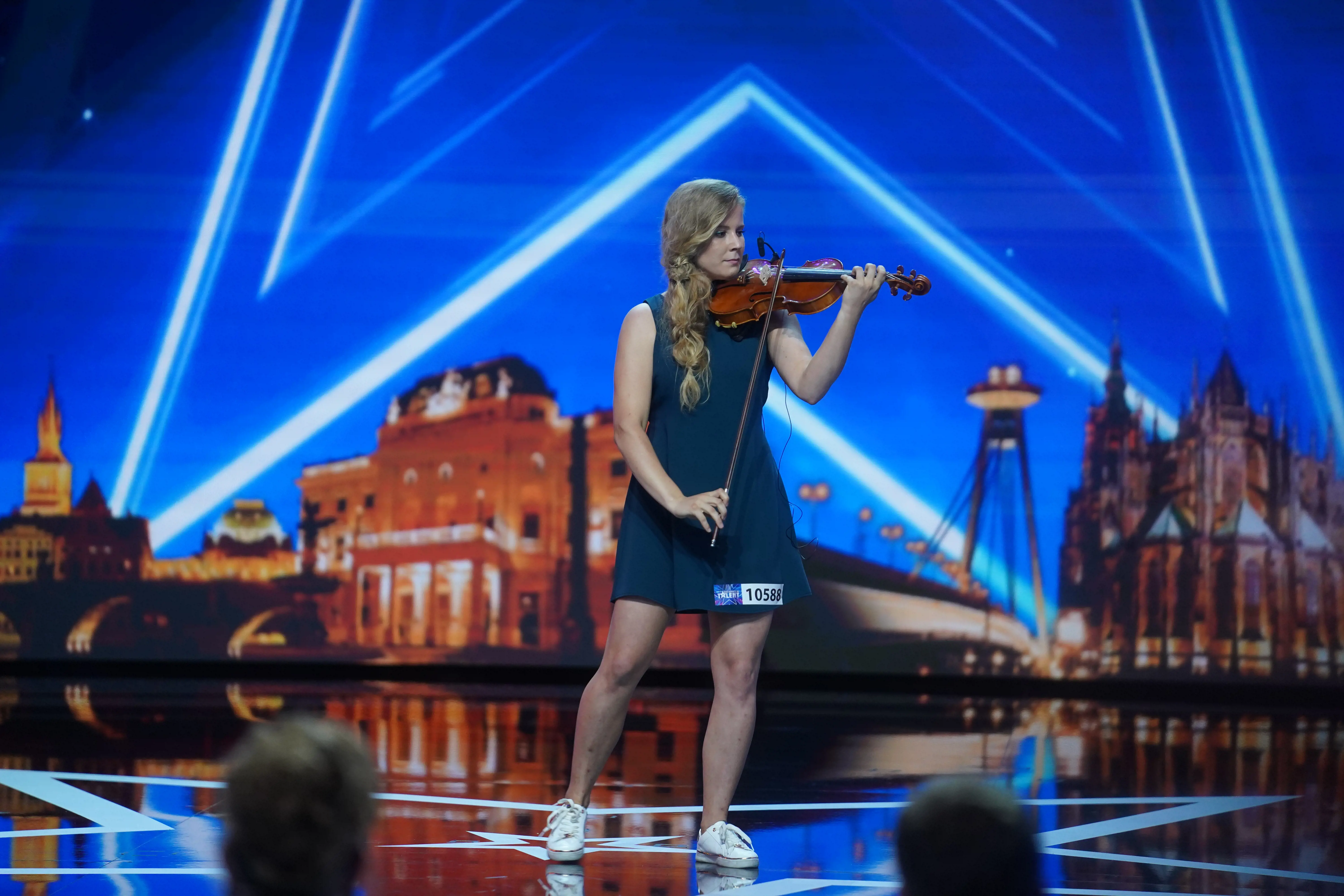 Martina Výbohová - husľová virtuózka, ktorá vyniká v jazde na koňoch