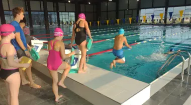 Plávanie žiakom zabezpečilo OZ Sportinstitute