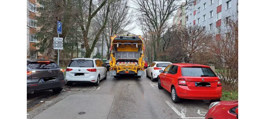 Ohľaduplným parkovaním pomôžeme veľkým autám
