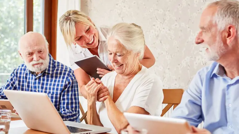 Digitálni seniori – za účasť na školenia získate tablet