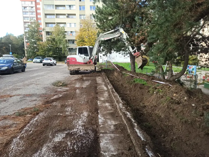 Kontajnerové stojiská, parkovisko a osvetlenie