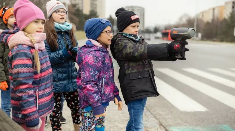 Tretina rodičov považuje dopravnú situáciu v okolí školy za nebezpečnú