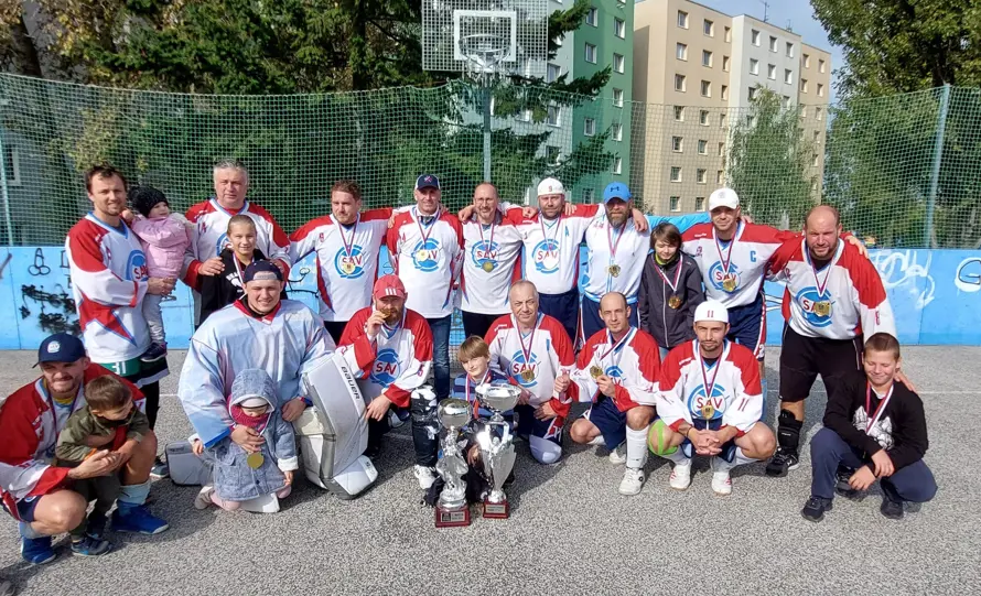 Hokejbalový klub SAV Lamač oslavuje