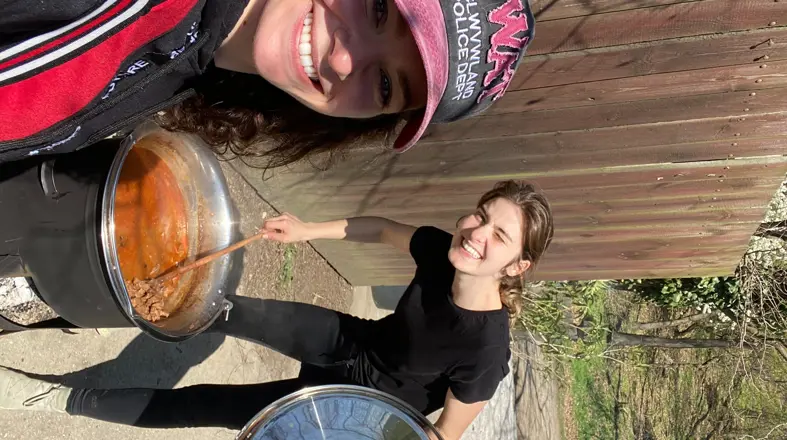 Viktória Harkabus Jurištová a Katarína Krajčovičová: Pred rokom zbierali peniaze, dnes majú vypredané hľadisko