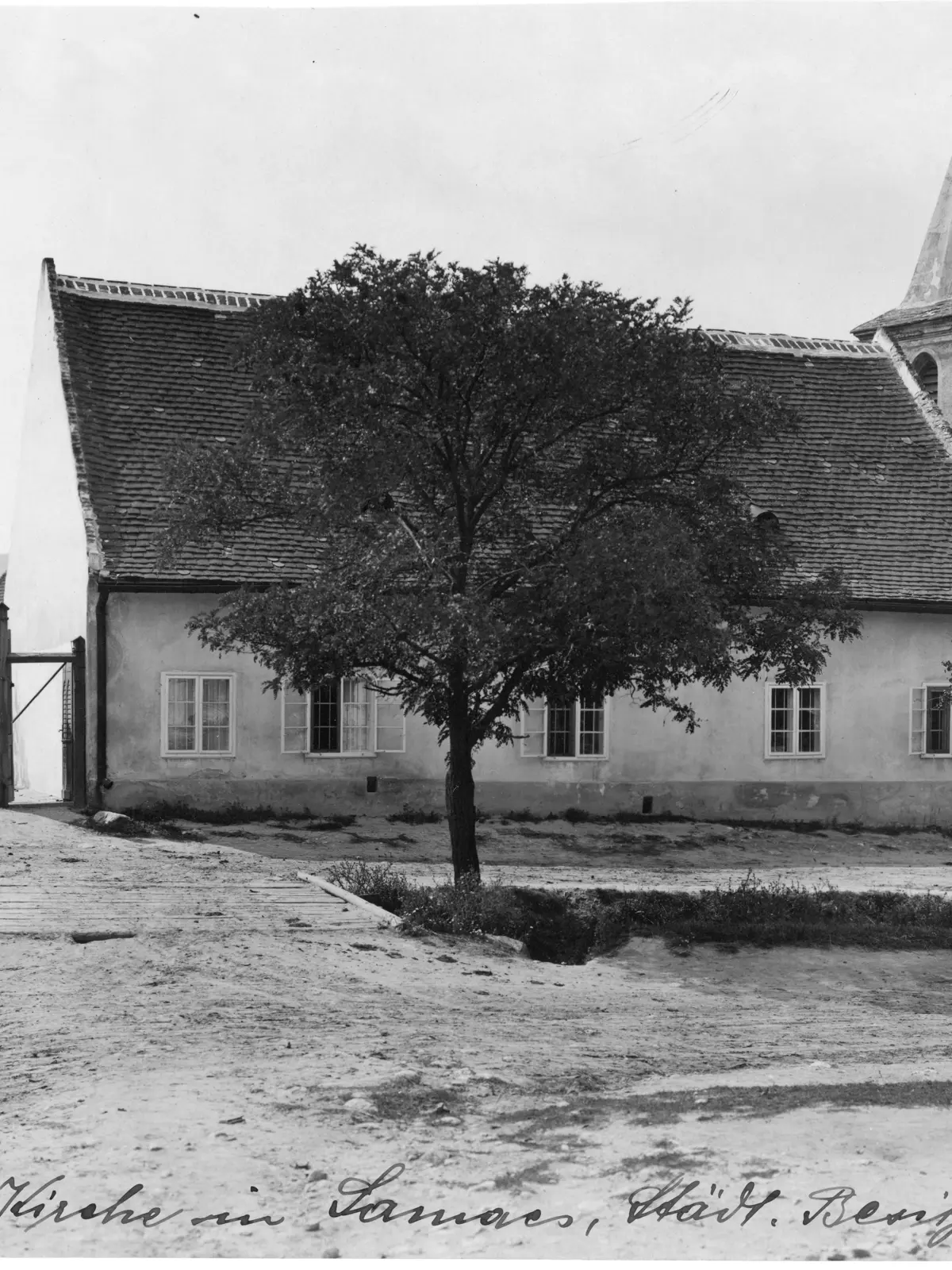 fotka-archiv---stara-fara-amb_zfp_05242-001.jpg
