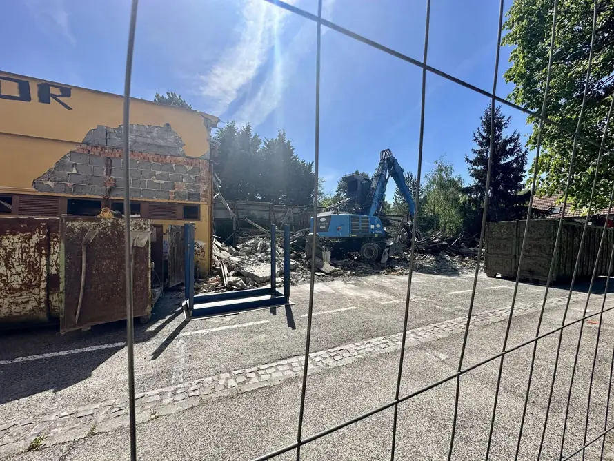Zmizla Lamačská Hirošima. Stará kotolňa na Studenohorskej je zbúraná